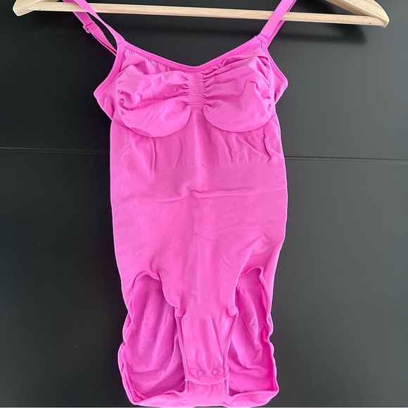 Skims Seamless Sculptung Bodysuit Neon Orchid Small/Medium - Picture 4 of 7